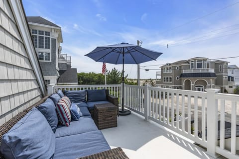 Have lunch (or cocktails!) on the 2FL deck - views of the ocean!