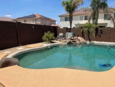 Swimming Pool (heating optional)