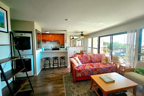 Breakfast bar and dining area provide ample indoor seating