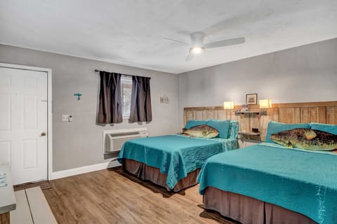 Two queen beds (1)