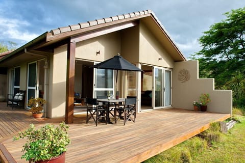 Secluded Coroglen Escape with outdoor entertaining area and outdoor Bath 