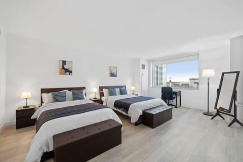 Bedroom 1 - 2 Queens