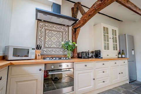 Wendle Cottage Kitchen - StayCotswold