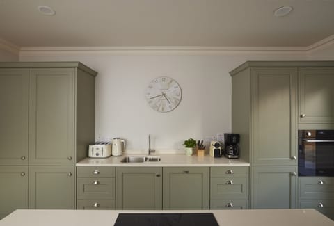 The lodge has a fully fitted kitchen with built-in appliances.