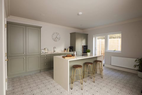 The lodge has a fully fitted kitchen with built-in appliances.