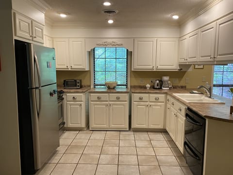 User Friendly Kitchen with all the Amenities