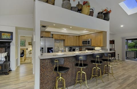 This bar is perfect for breakfast, lunch, and dinner