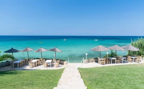 Bask in the breathtaking panoramic views of the vibrant turquoise sea and the villa’s beautifully maintained garden, creating an idyllic backdrop for moments of serenity and relaxation during your stay.