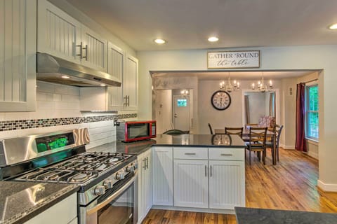 Kitchen | Dishware/Flatware | Pots/Pans