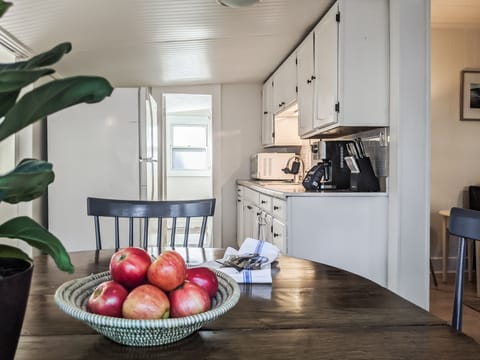 This place will be the apple of your eye. It's thoughtfully appointed.