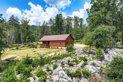 Wardensville Vacation Rental | 2BR | 2BA | 1,020 Sq Ft | Stairs Required