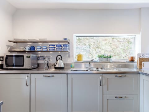 Kitchen | Tell Tails, Victoria Road