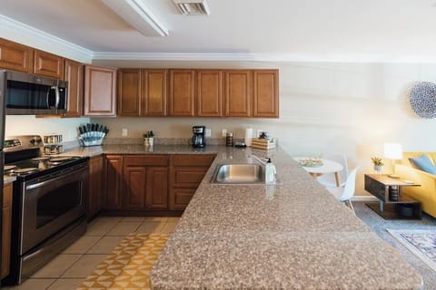 We love the functional layout of this full kitchen. Plenty of room to prep, cook, serve, or eat!