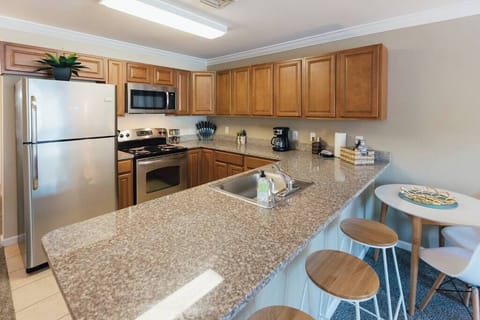 We love the functional layout of this full kitchen. Plenty of room to prep, cook, serve, or eat!
