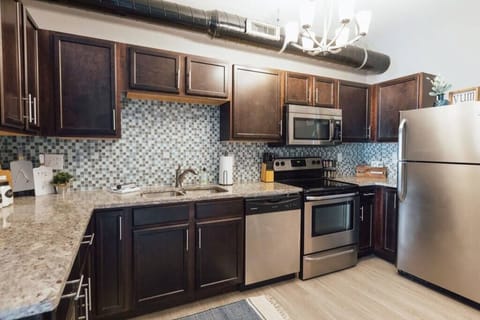 We've got everything you need to get your chef on! Swing by the farmer's market just down the street on Saturday mornings for all your fresh produce!