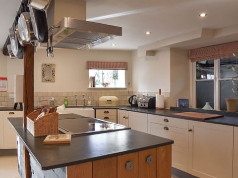 Well equipped kitchen/diner | Letterbox Cottage, Far Sawrey
