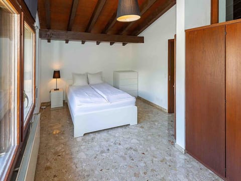 Furniture, Building, Property, Comfort, House, Wood, Bed, Interior Design, Bed Frame, Floor