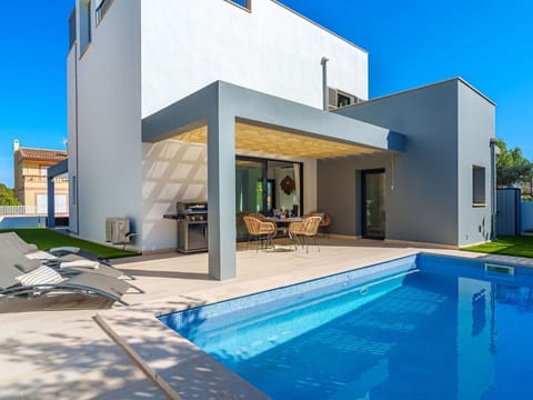 Home, Residential Area, Architecture, Swimming Pool, Composite Material, Estate, Garden, Courtyard, Landscaping, Villa