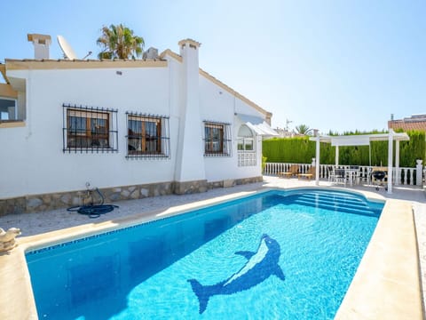 Water, Property, Sky, Plant, Building, Swimming Pool, Window, Azure, House, Outdoor Furniture