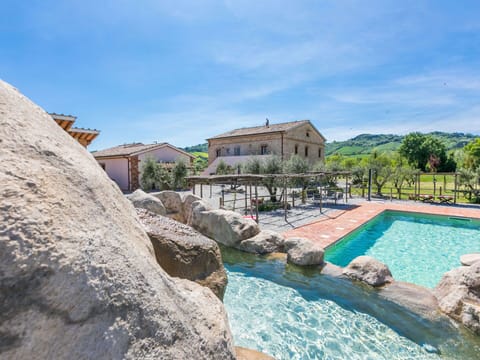 Water, Sky, Cloud, Plant, Building, Swimming Pool, Natural Landscape, Tree, Leisure, House