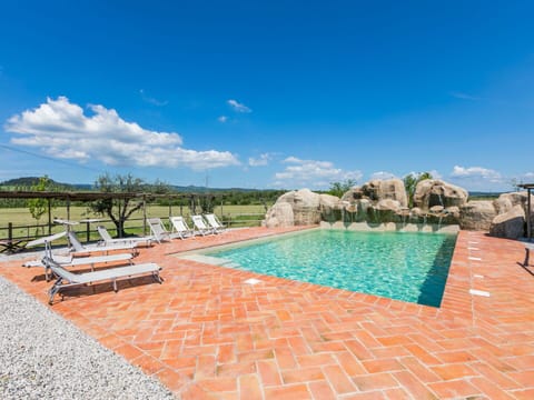 Sky, Cloud, Water, Plant, Natural Landscape, Tree, Swimming Pool, Outdoor Bench, Road Surface, Outdoor Furniture
