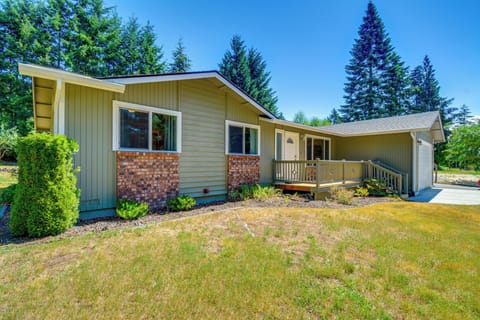 Port Angeles Vacation Rental | 3BR | 2BA | 1,444 Sq Ft | Entry Stairs Required