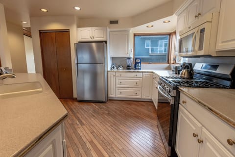 Main Level | Kitchen