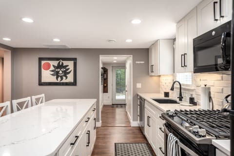 Amazing Kitchen! Island seating, fully appointed, gas stove, dishwasher, more.