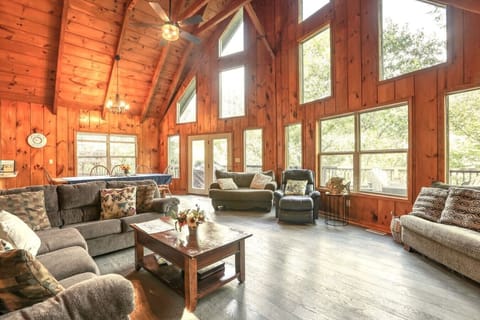 Spacious and open natural lite in Great Room under 16` pine cathedral ceilings