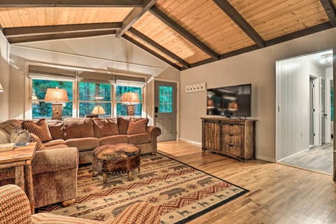 Highlands Vacation Rental | 4BR | 3BA | 2,100 Sq Ft | Stairs Optional