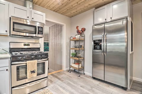 Fully Equipped Kitchen | Keurig Coffee Maker | Toaster