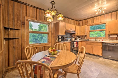 Breakfast Nook | 1st Floor
