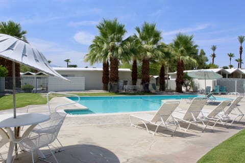 Pool & Spa