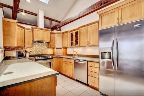 Large kitchen overlooking the ocean.  Beautiful view of the ocean right from the kitchen.  Amazing views of sunrise when cooking for preparing food or drinks.