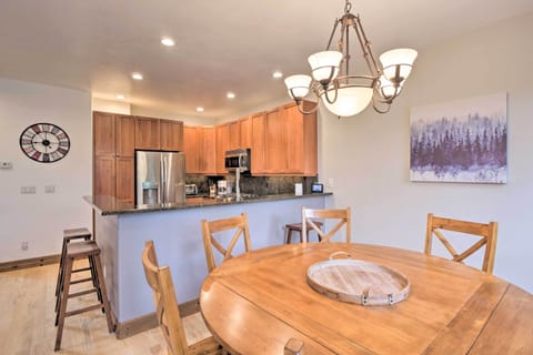 Dining Area | Dishware Provided