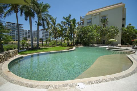 Common Area Pool and Lounge Areas