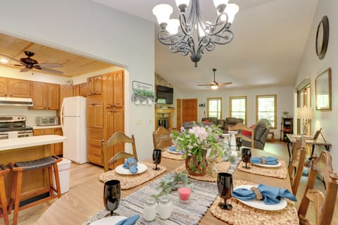 Dining Room | Dishware/Flatware Provided