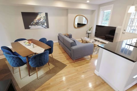 Luxury Flat in the Heart of Capitol Hill! 