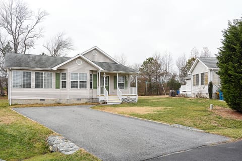 Exterior,Bethany Meadows-Morales,
