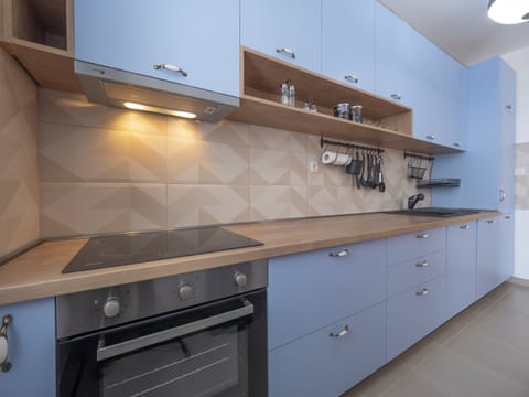 Fully featured kitchen