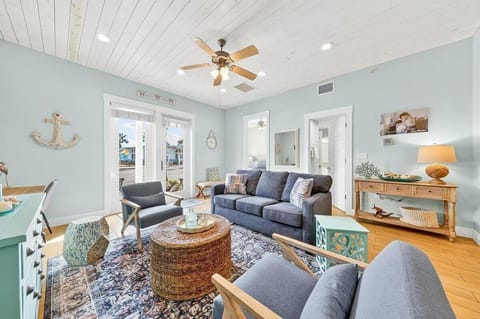 1st Floor, Living Room