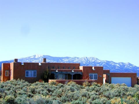 Full southern mountain range views