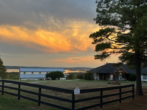 Welcome to The Pointe-Lodge house on the Right.