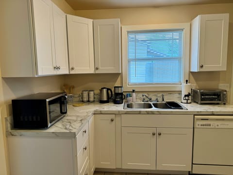 Small and full size oven, dishwasher