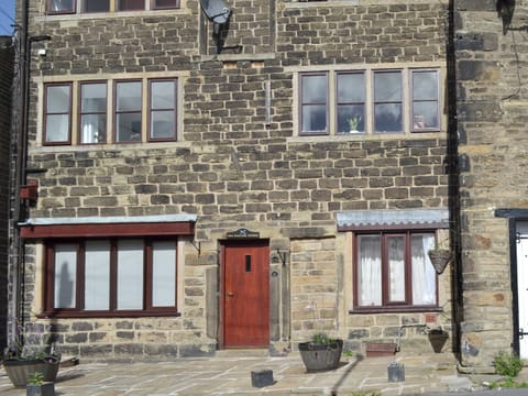Attractive stone-built holiday home | Weavers Houses - The Weavers House, Hayfield, near Buxton