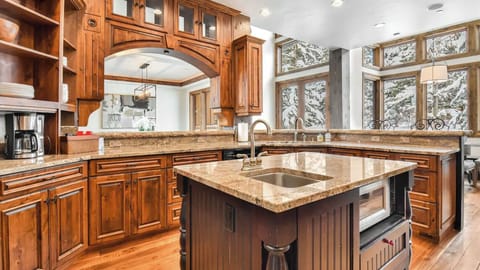 Well equipped kitchen