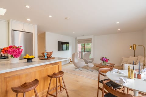 Open floor plan. Carrara marble gourmet kitchen. Central a/c and heat. Gas range