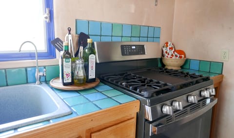 OILS AND SPICES, EVERYTHING YOU NEED TO PREPARE A GOURMET MEAL.