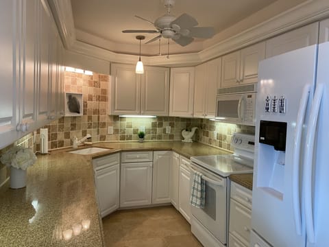 Fully equipped kitchen