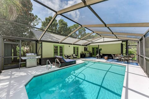 This private screened in pool area is the perfect spot for a weekend BBQ-Table and chairs have been removed-photo being updated